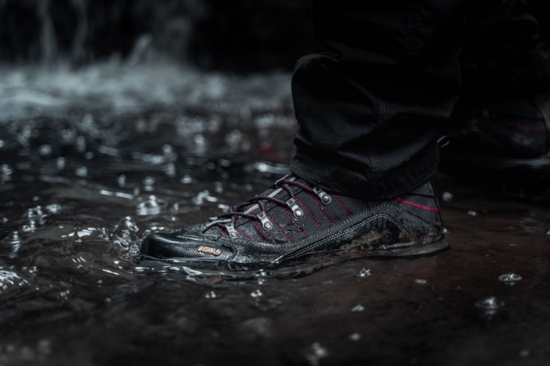 yağmurlu havalar için yürüyüş ayakkabısı